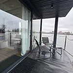 Aqua Loft Lux Houseboat & Waterfront 아파트 *