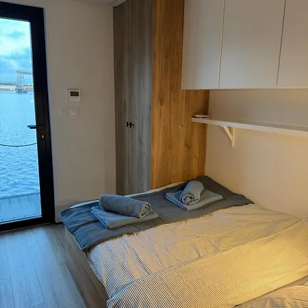 Aqua Loft Lux Houseboat & Waterfront Szczecin