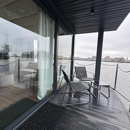 Aqua Loft Lux Houseboat & Waterfront Daire *