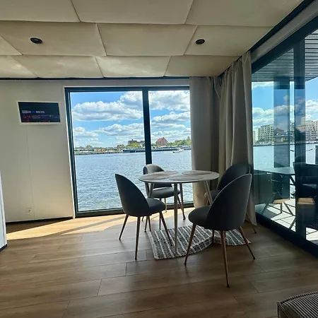 Aqua Loft Lux Houseboat & Waterfront Daire *