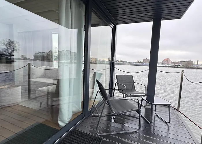 Aqua Loft Lux Houseboat & Waterfront Apartment *